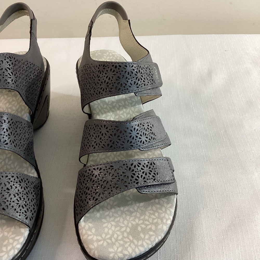 JBU Jambu Women's Charcoal Gray Strappy Sandals NWT Size 9 - Picture 4 of 14